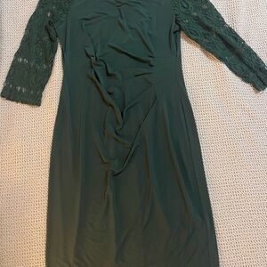 Chic Forest Green Lace Sleeve Dress